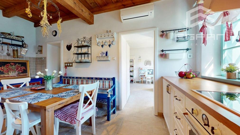 Rodinný dom z roku 1904 v zachovanom vidieckom štýle 