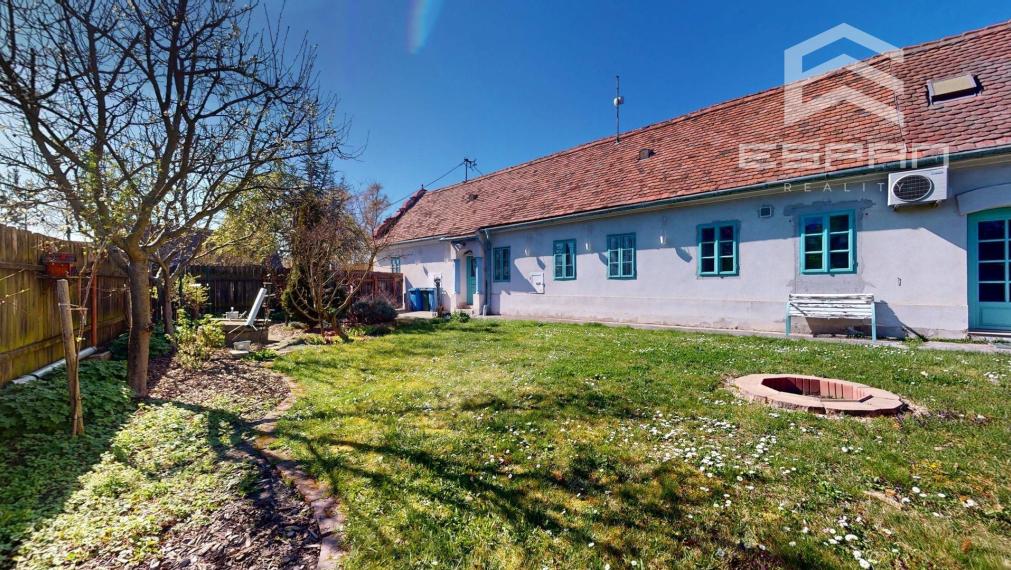 Rodinný dom z roku 1904 v zachovanom vidieckom štýle 