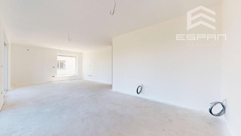  Rodinný dom s garážou a pozemkom o výmere 664 m2 v obci Láb!!!