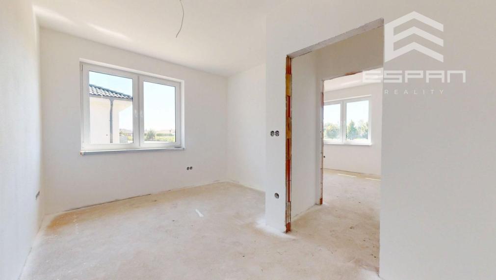  Rodinný dom s garážou a pozemkom o výmere 664 m2 v obci Láb!!!