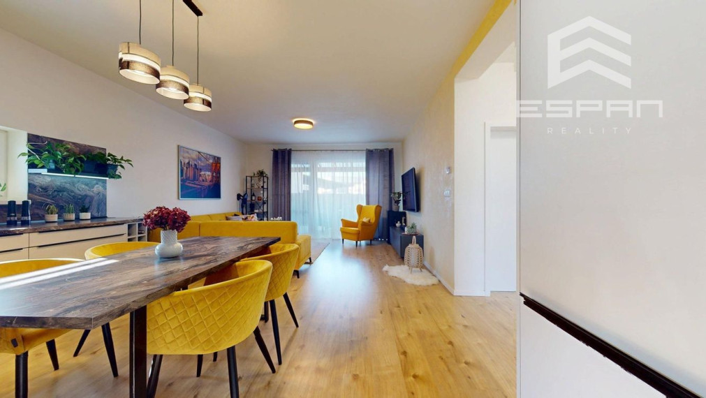 Moderný 3 izbový byt s predzáhradkou a parkovaním pre 2 autá/ Kostolište