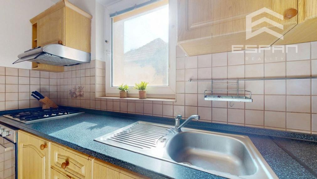 Zariadený 6 izb. priestranný rodinný dom v obci Veľké Leváre