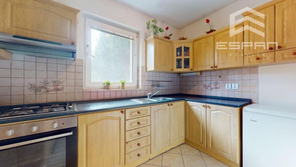 Zariadený 6 izb. priestranný rodinný dom v obci Veľké Leváre