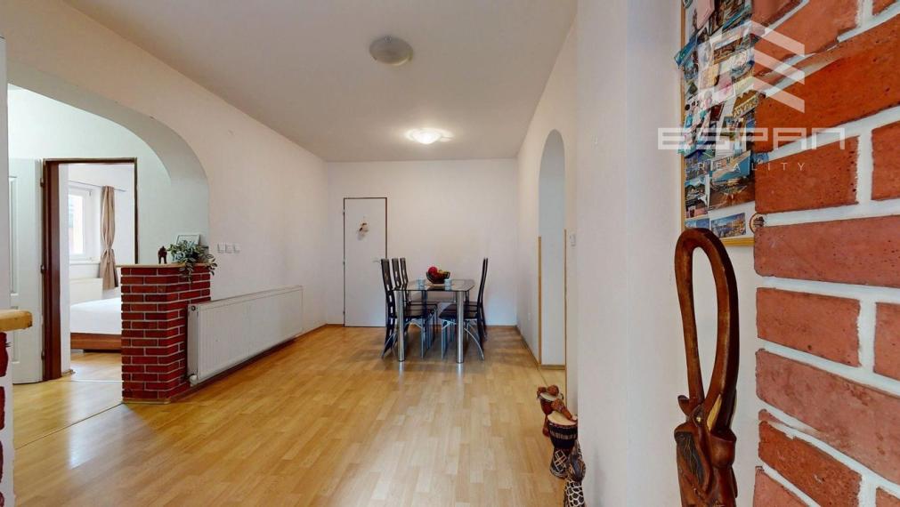 Zariadený 6 izb. priestranný rodinný dom v obci Veľké Leváre