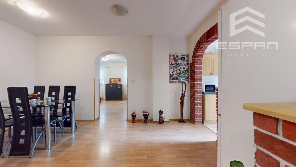 Zariadený 6 izb. priestranný rodinný dom v obci Veľké Leváre