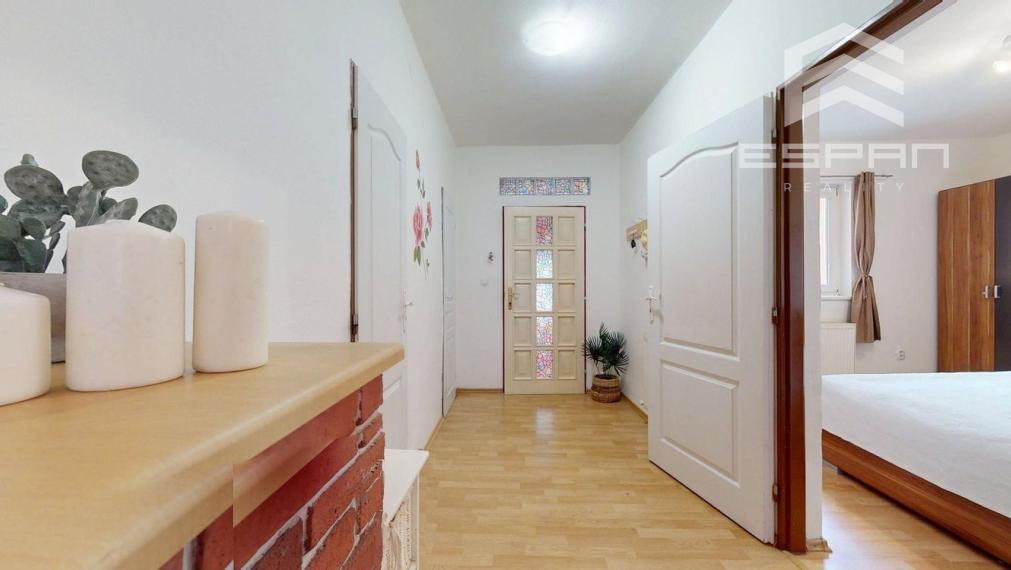 Zariadený 6 izb. priestranný rodinný dom v obci Veľké Leváre