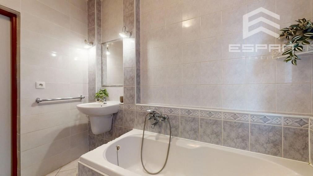 Zariadený 6 izb. priestranný rodinný dom v obci Veľké Leváre