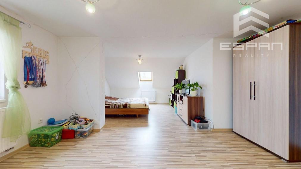 Zariadený 6 izb. priestranný rodinný dom v obci Veľké Leváre