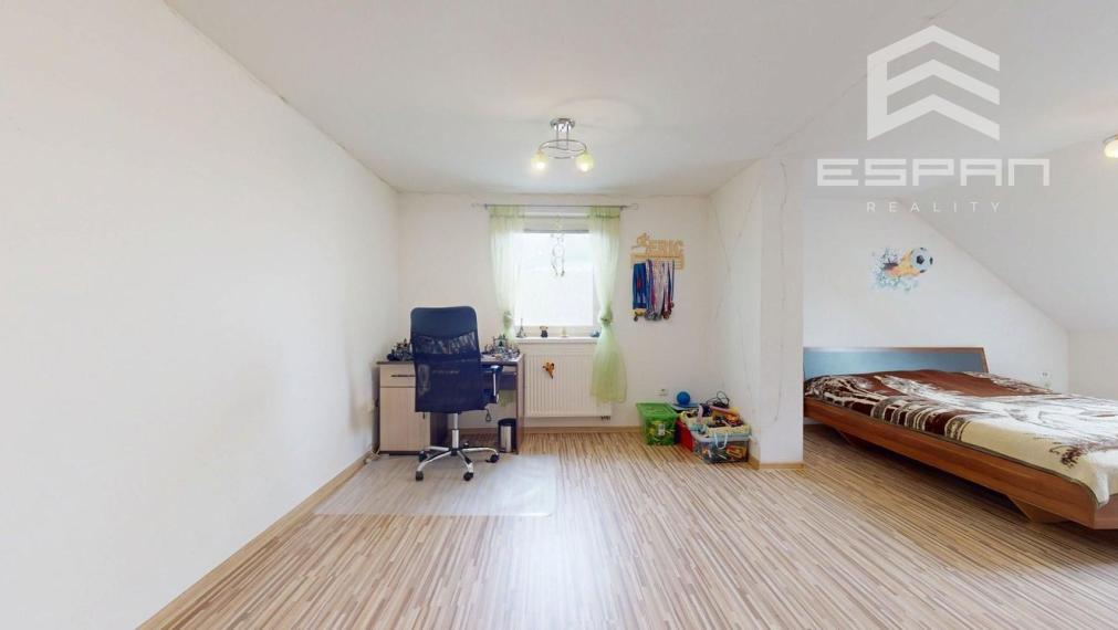 Zariadený 6 izb. priestranný rodinný dom v obci Veľké Leváre