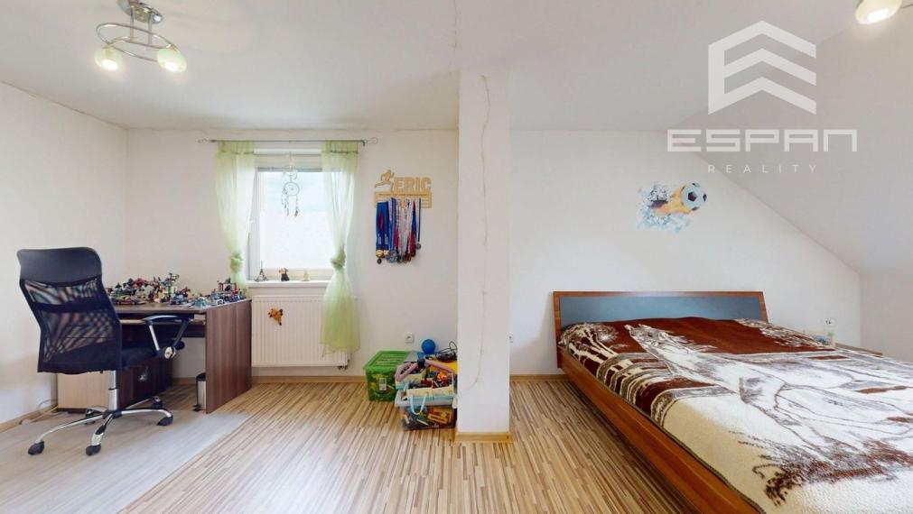 Zariadený 6 izb. priestranný rodinný dom v obci Veľké Leváre