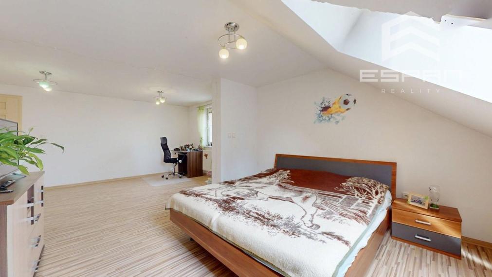 Zariadený 6 izb. priestranný rodinný dom v obci Veľké Leváre