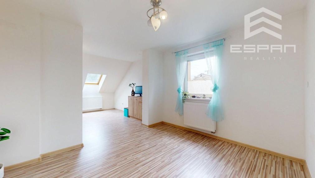 Zariadený 6 izb. priestranný rodinný dom v obci Veľké Leváre