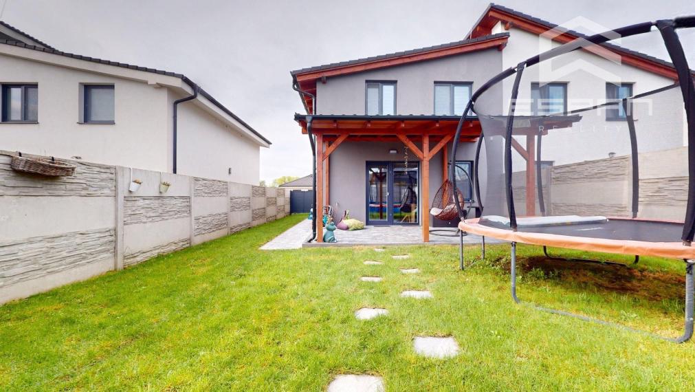 Zariadená novostavba 4 izb. rodinného dvojdomu na ul. Agátová v Kostolišti