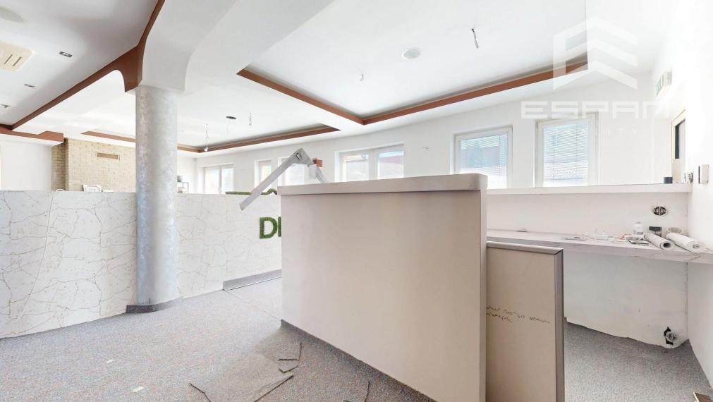 Kancelársky/obchodný priestor na prenájom v centre mesta Malacky