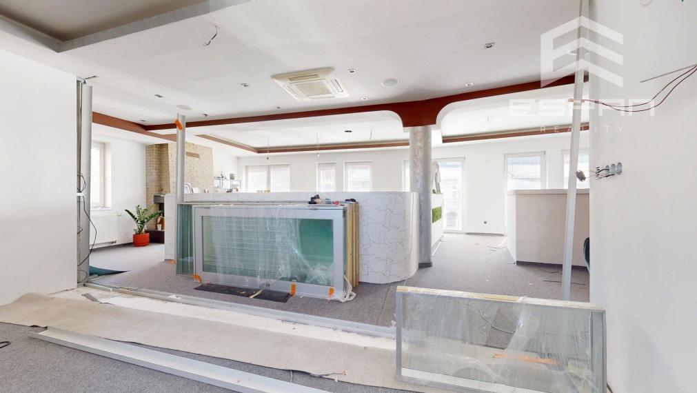 Kancelársky/obchodný priestor na prenájom v centre mesta Malacky