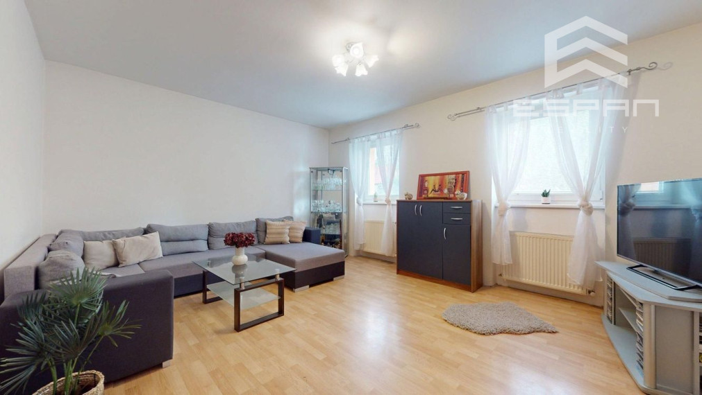Zariadený 6 izb. priestranný rodinný dom v obci Veľké Leváre