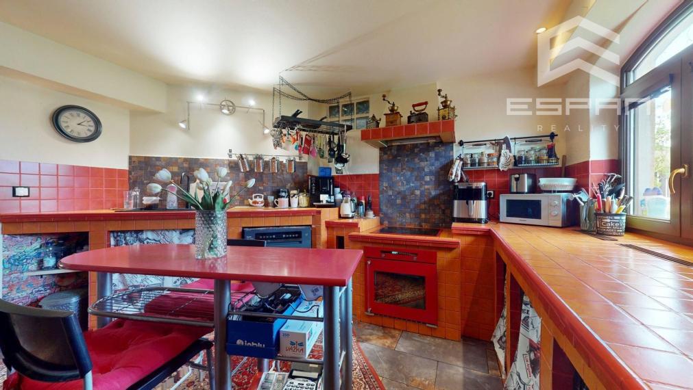 Dvojgeneračný rodinný dom v obci Sekule s veľkou záhradou
