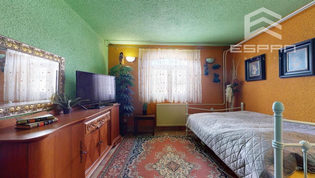 Dvojgeneračný rodinný dom v obci Sekule s veľkou záhradou