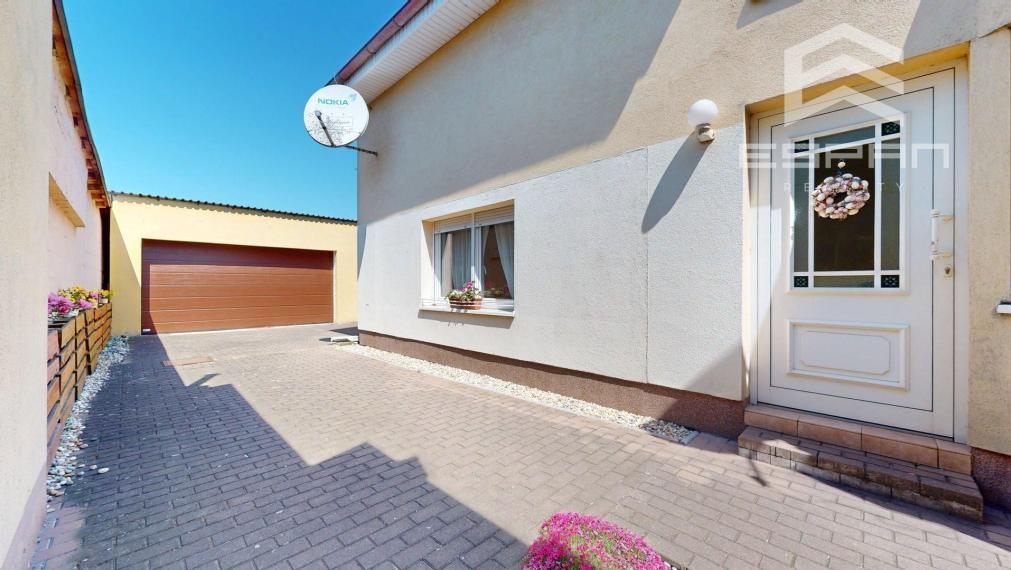Rodinný dom s dvoma bytovými jednotkami po modernej rekonštrukcii s úžasným pozemkom