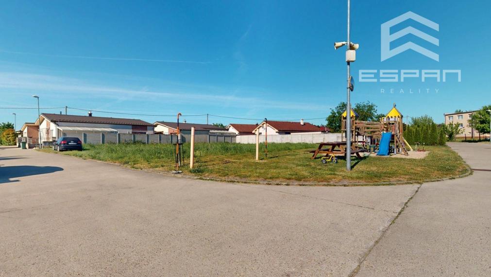 Stavebný pozemok s veľkorysou rozlohou v zabývanej časti obce Kostolište