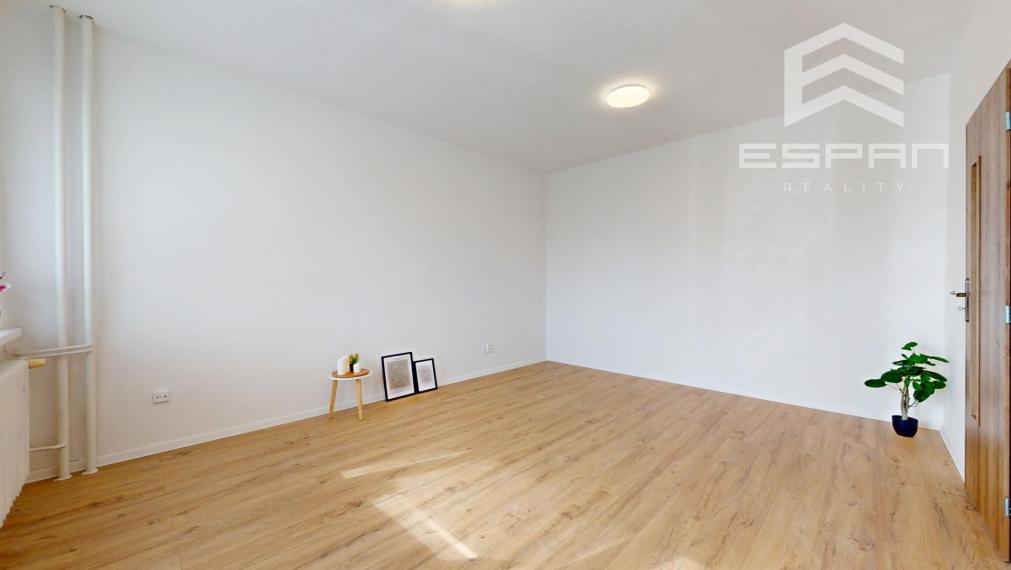 1 izbový slnečný byt s balkónom v centre, Odborárske nám. 