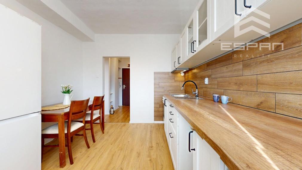 1 izbový slnečný byt s balkónom v centre, Odborárske nám. 