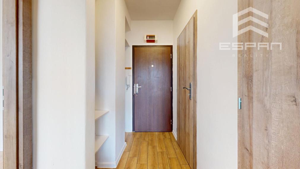 1 izbový slnečný byt s balkónom v centre, Odborárske nám. 