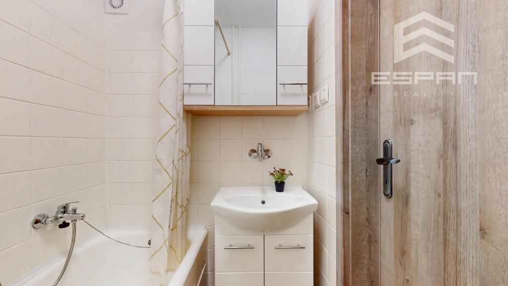 1 izbový slnečný byt s balkónom v centre, Odborárske nám. 