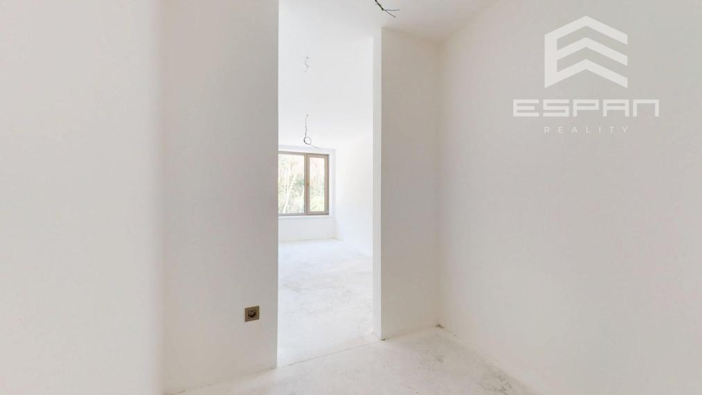 Moderný rodinný dom s exluzívnymi výhľadom priamo na les v Kostolišti