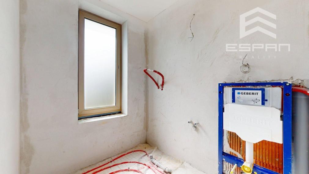 Moderný rodinný dom s exluzívnymi výhľadom priamo na les v Kostolišti
