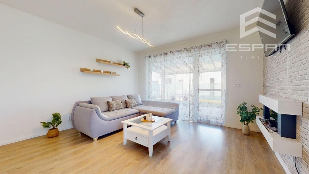 Moderný 3 izbový byt so záhradkou a parkovaním pre 2 autá, Kostolište