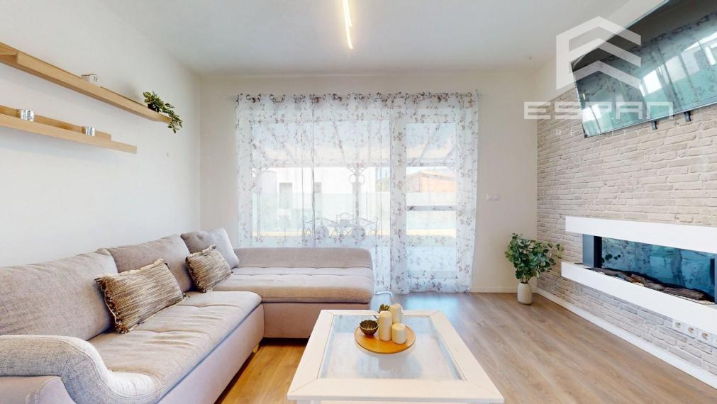 Moderný 3 izbový byt so záhradkou a parkovaním pre 2 autá, Kostolište