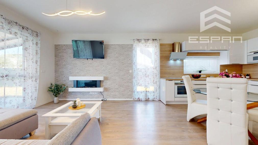 Moderný 3 izbový byt so záhradkou a parkovaním pre 2 autá, Kostolište
