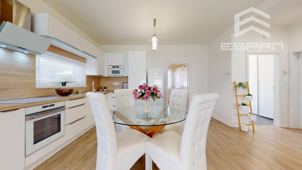 Moderný 3 izbový byt so záhradkou a parkovaním pre 2 autá, Kostolište