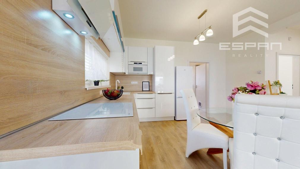 Moderný 3 izbový byt so záhradkou a parkovaním pre 2 autá, Kostolište