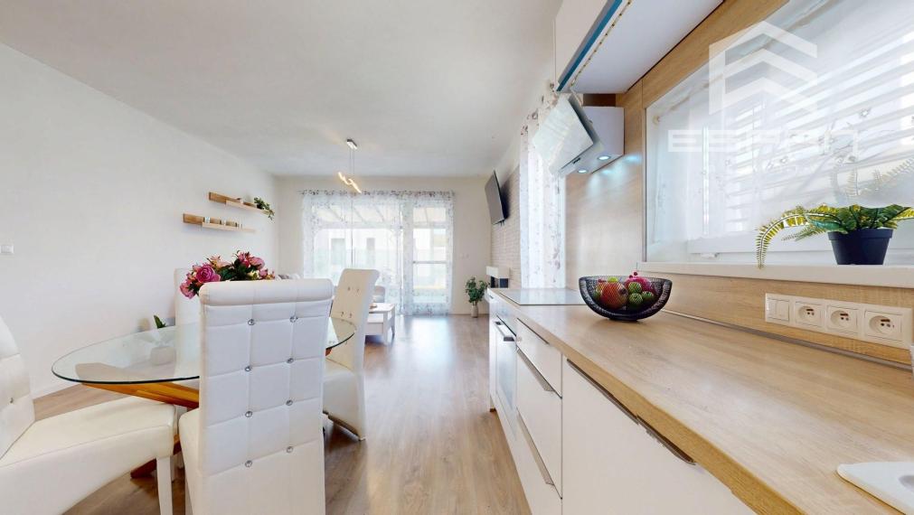 Moderný 3 izbový byt so záhradkou a parkovaním pre 2 autá, Kostolište