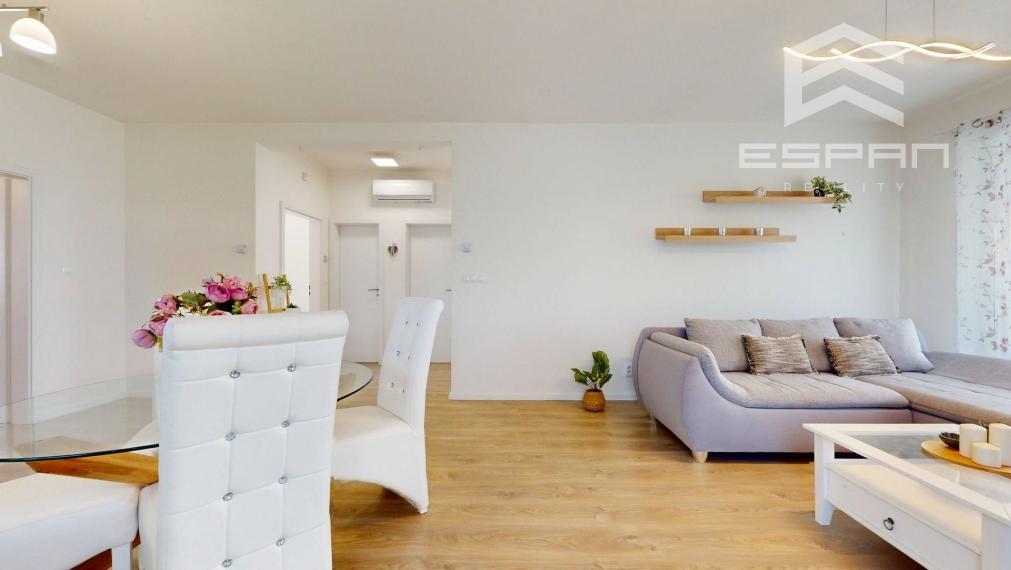 Moderný 3 izbový byt so záhradkou a parkovaním pre 2 autá, Kostolište