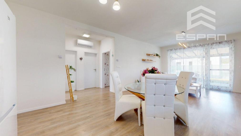 Moderný 3 izbový byt so záhradkou a parkovaním pre 2 autá, Kostolište