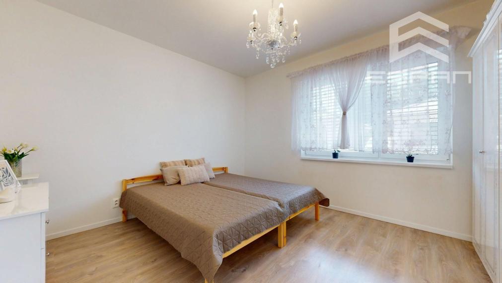 Moderný 3 izbový byt so záhradkou a parkovaním pre 2 autá, Kostolište