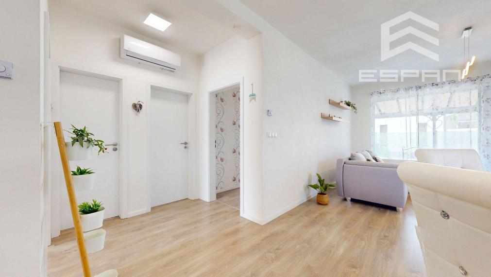 Moderný 3 izbový byt so záhradkou a parkovaním pre 2 autá, Kostolište