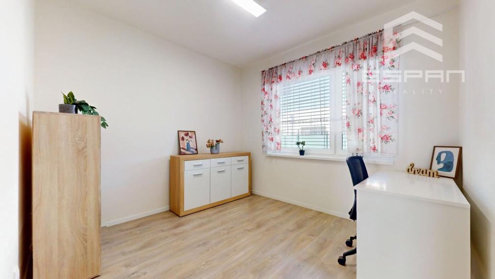 Moderný 3 izbový byt so záhradkou a parkovaním pre 2 autá, Kostolište