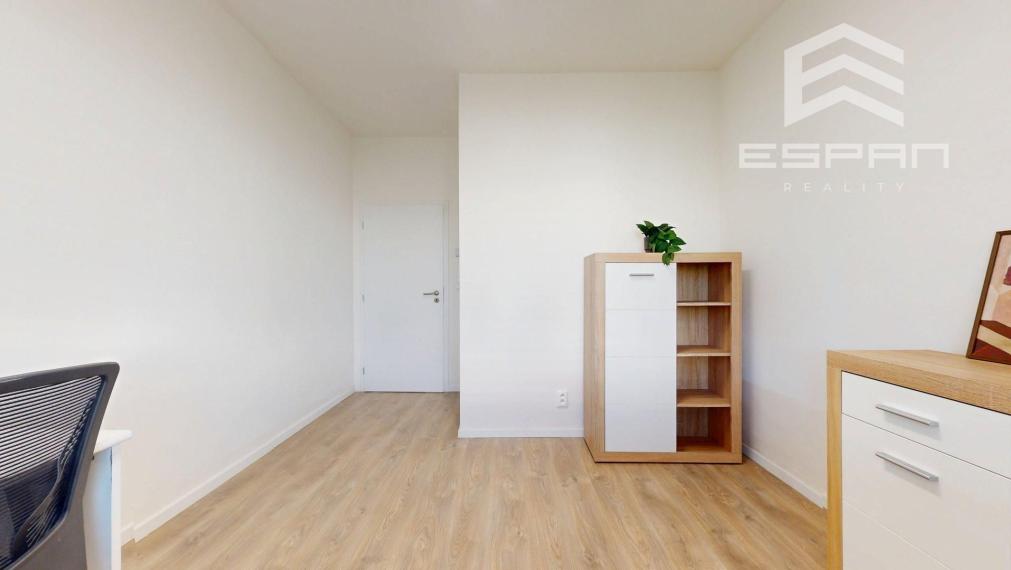 Moderný 3 izbový byt so záhradkou a parkovaním pre 2 autá, Kostolište