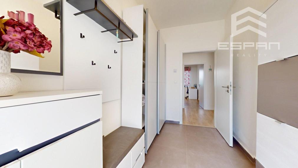 Moderný 3 izbový byt so záhradkou a parkovaním pre 2 autá, Kostolište