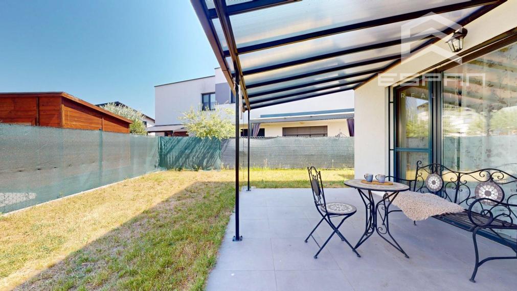 Moderný 3 izbový byt so záhradkou a parkovaním pre 2 autá, Kostolište