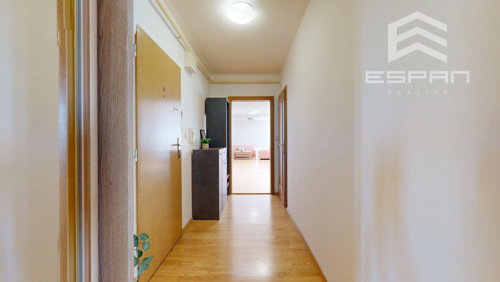 Priestranný 3 izbový byt s 2 balkónmi v blízkosti prírody s nerušeným výhľadom