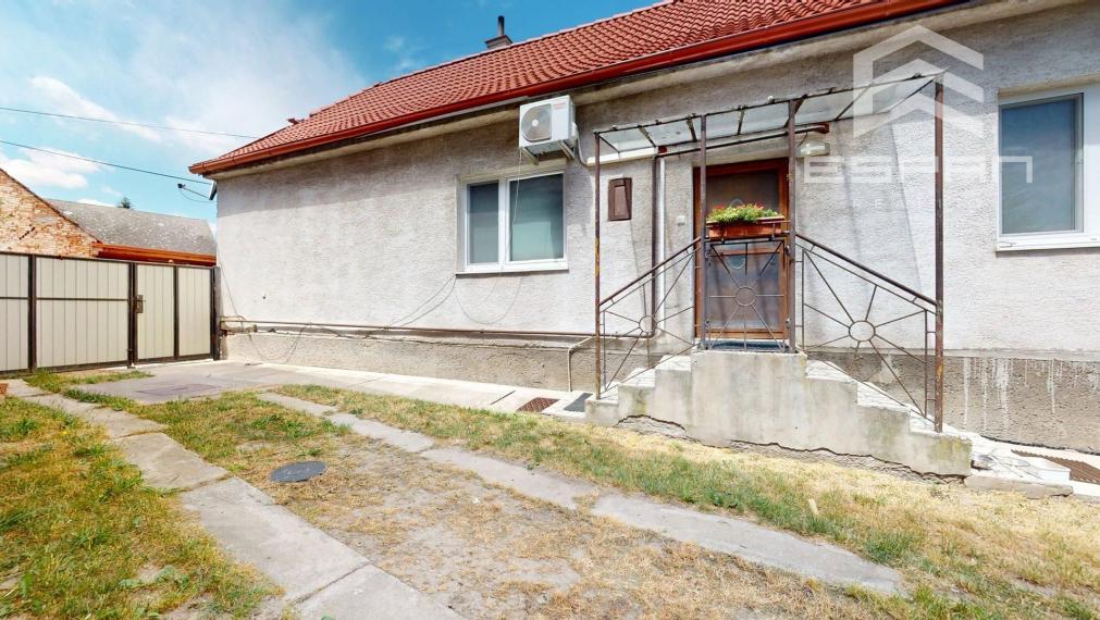 Rodinný dom po kompletnej rekonštrukcii s veľkým pozemkom