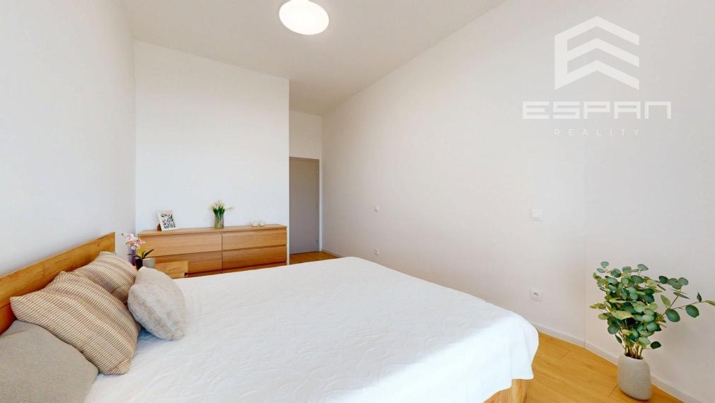 Moderný 3 izbový byt v centre mesta s terasou aj lodžiou a s garážovým státím