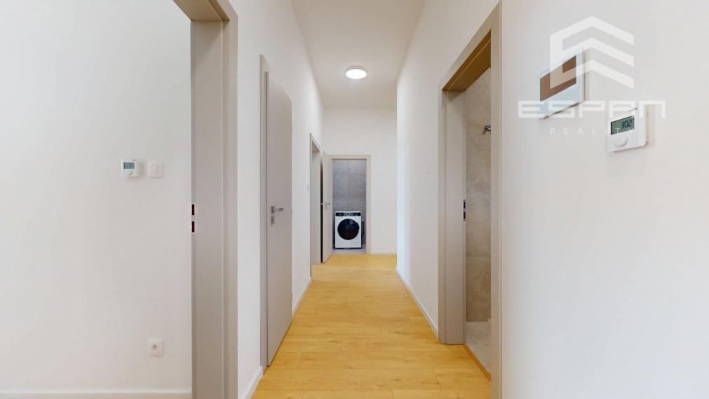 Moderný 3 izbový byt v centre mesta s terasou aj lodžiou a s garážovým státím