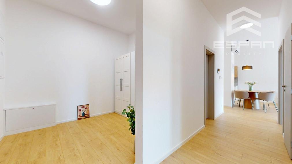 Moderný 3 izbový byt v centre mesta s terasou aj lodžiou a s garážovým státím