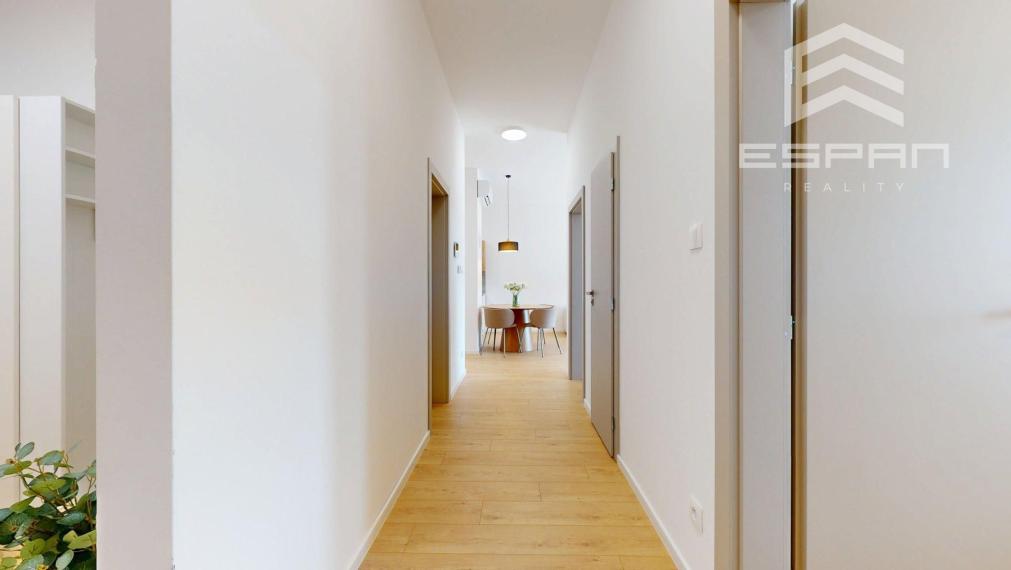 Moderný 3 izbový byt v centre mesta s terasou aj lodžiou a s garážovým státím